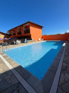 A poucos passos da praia, o descanso que você merece espera por você!