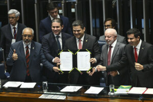 Fim da escala 6×1 é promulgado, e SINETUR destaca a força da luta sindical por melhores condições de trabalho